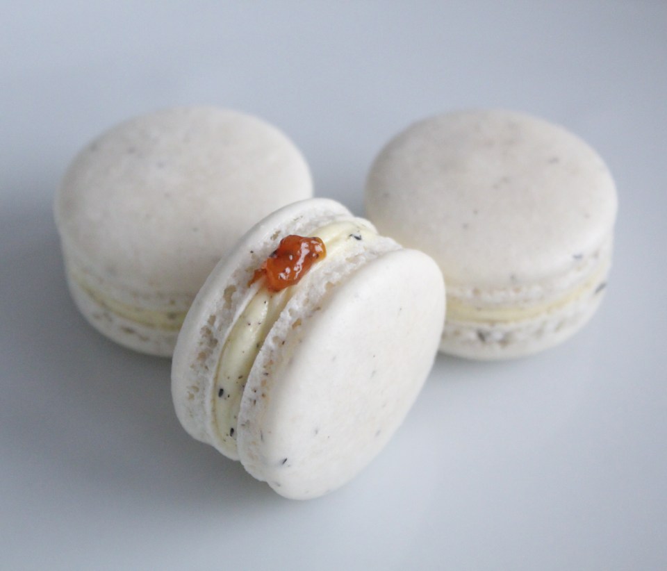 "Poeme" Earl Grey and Peach macarons